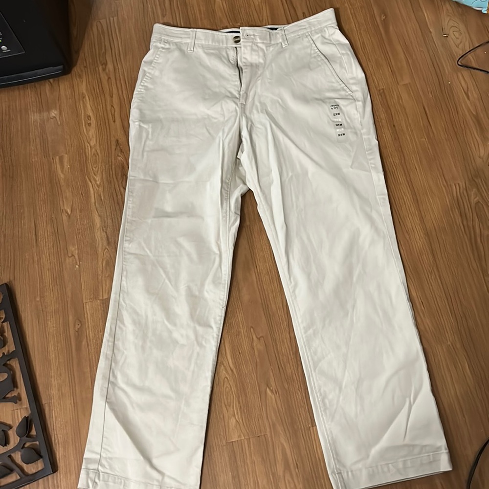 Khakis size sticker still on pant MAKE OFFER next stop = donate 32x30